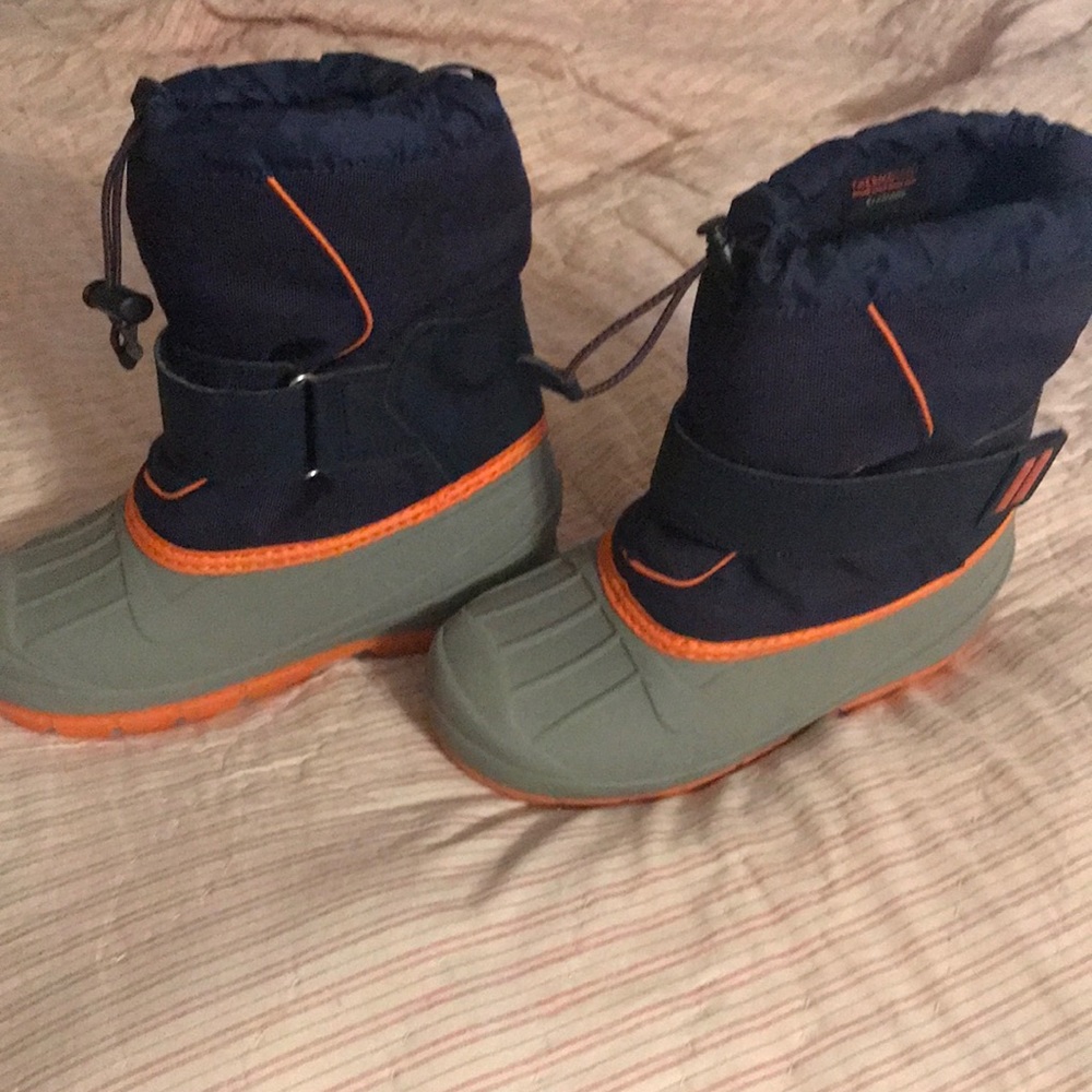 LIKE BRAND NEW!!! Snow boots 🥰❤️❄️❄️